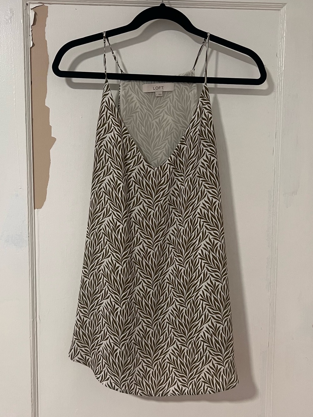 LOFT Olive Leaf-Print V-Neck Spaghetti Strap Tank Top, L